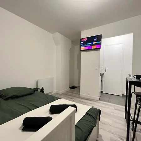 Apartment La Maradas, Studio Proche Du Rer A *